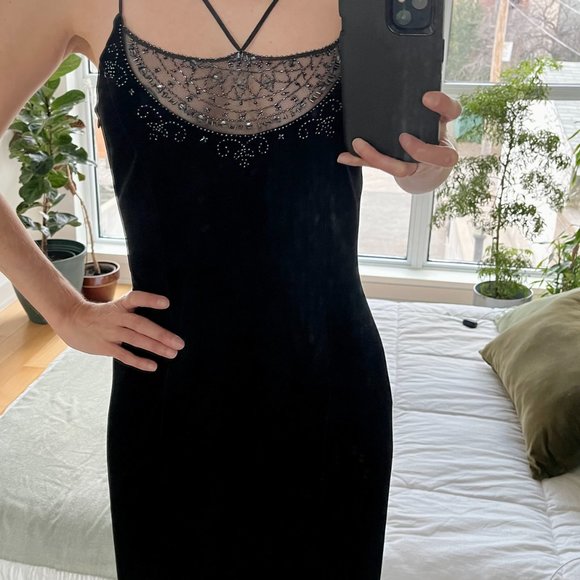 Long Black Velvet Evening Dress with Embroidered Details - Picture 14 of 15